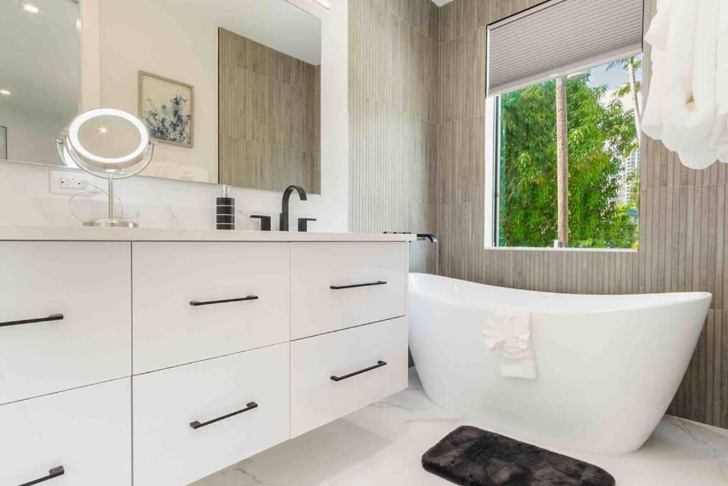 Luxury Paradise Walk To Las Olas -5 Mins To Beach Fort Lauderdale Ngoại thất bức ảnh